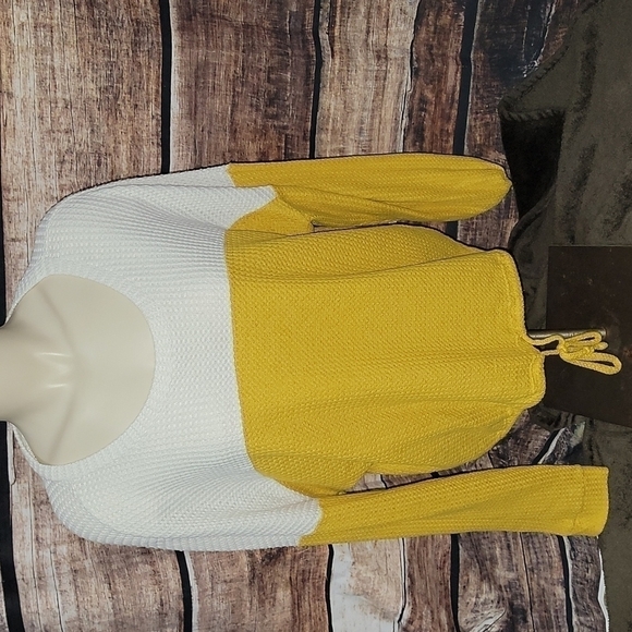 Vintage Looking Sweater - Picture 1 of 2